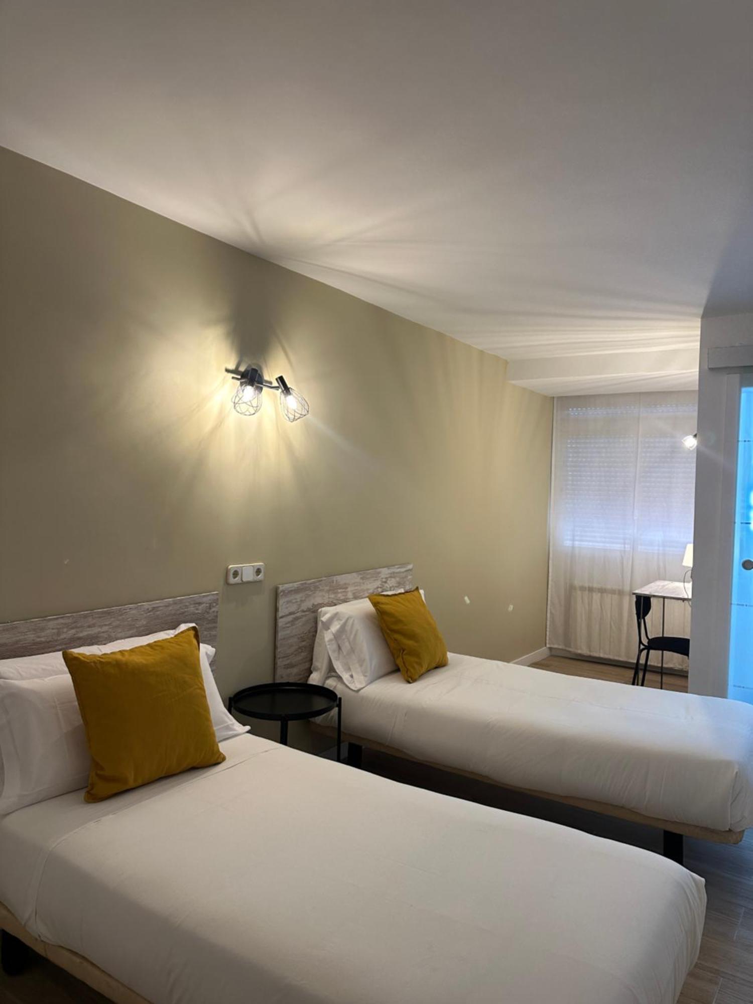 Hostal Fronton Alcobendas Exterior foto